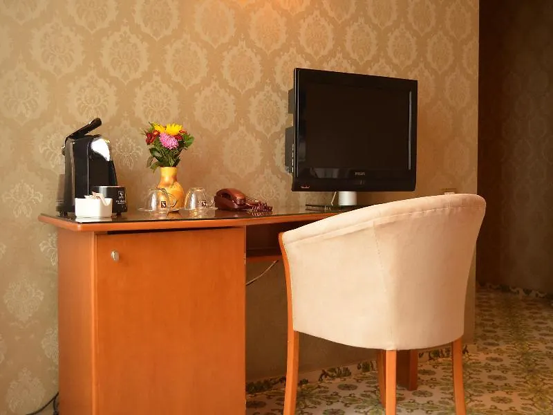 Crystal Palace Hotel Bukareszt
