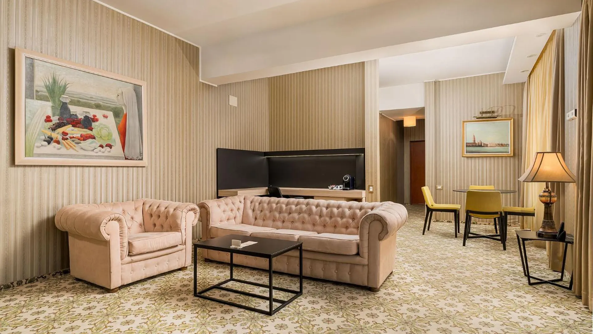 Crystal Palace Hotel Bucarest 4*,