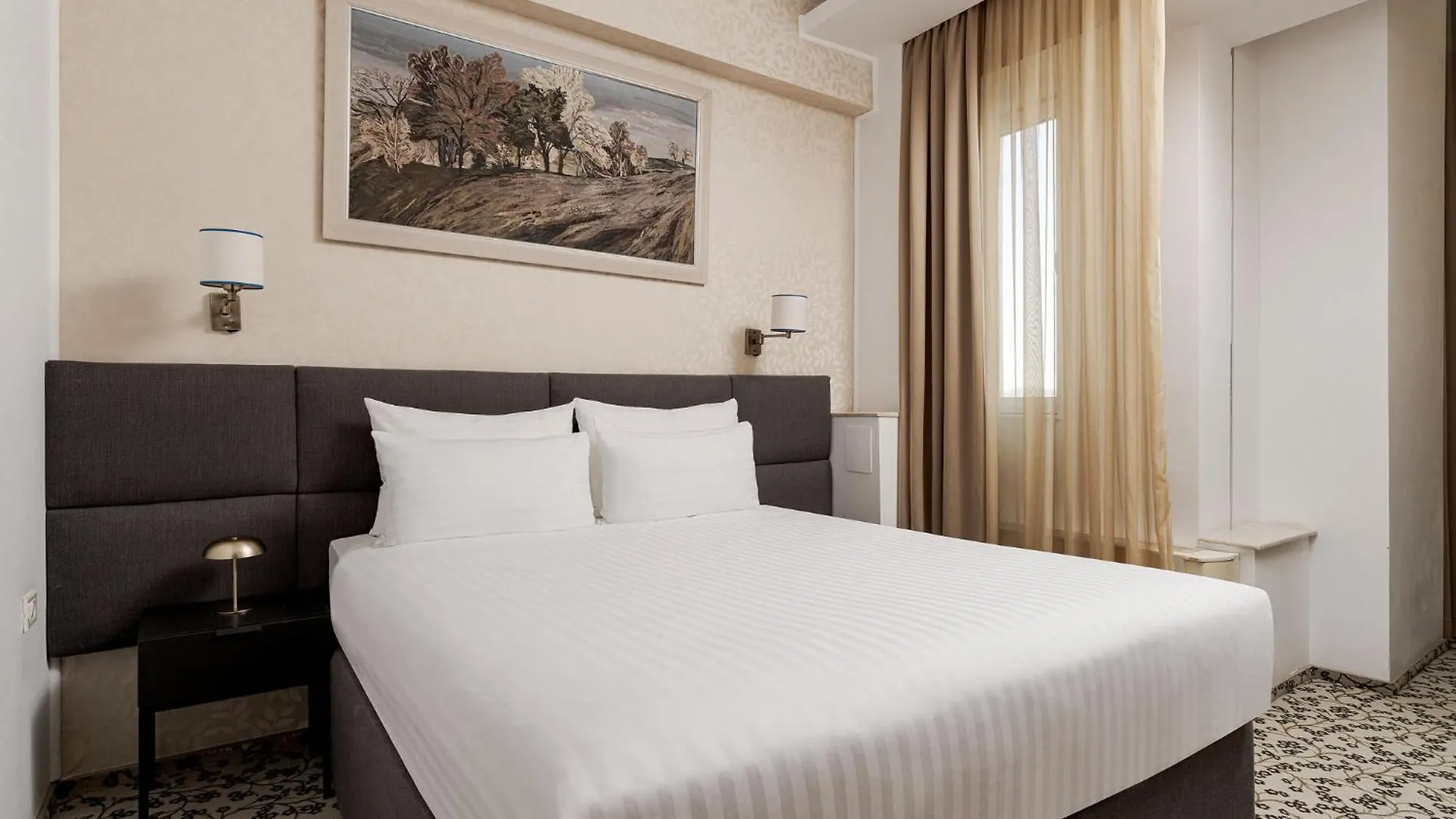 ****  Crystal Palace Hotel Bukarest Románia