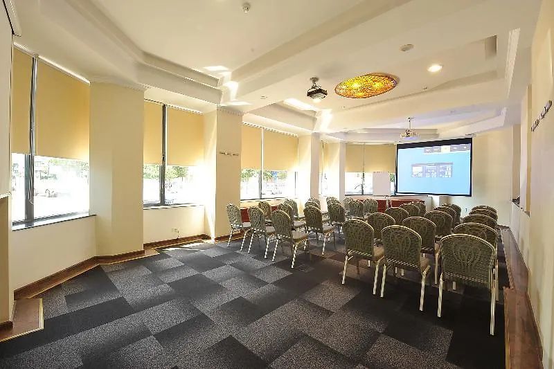 Crystal Palace Hotel Bukarest 4*,